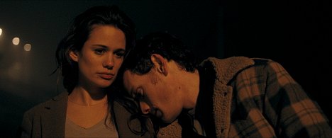 Lucie Lucas, Anton Yelchin - Porto - Z filmu