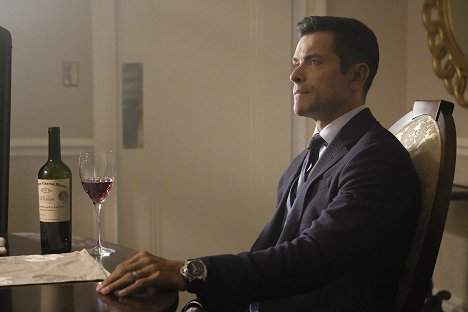 Mark Consuelos - Riverdale - Chapter Fourteen: A Kiss Before Dying - Photos