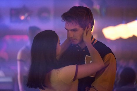 K.J. Apa - Riverdale - Kapitola 15: Noční dravci - Z filmu