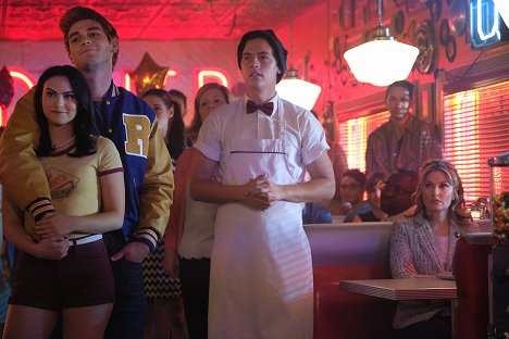 Camila Mendes, K.J. Apa, Cole Sprouse, Mädchen Amick - Riverdale - Chapter Fifteen: Nighthawks - Photos