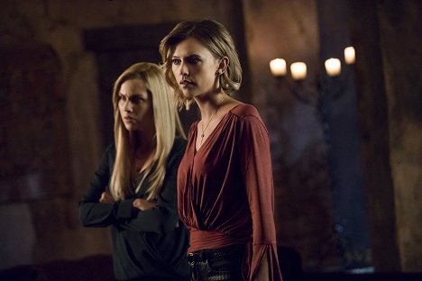 Claire Holt, Riley Voelkel - The Originals - The Feast of All Sinners - Do filme