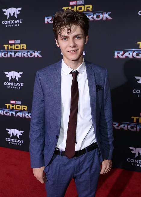 The World Premiere of Marvel Studios' "Thor: Ragnarok" at the El Capitan Theatre on October 10, 2017 in Hollywood, California - Ty Simpkins - Thor: Ragnarok - Z akcí