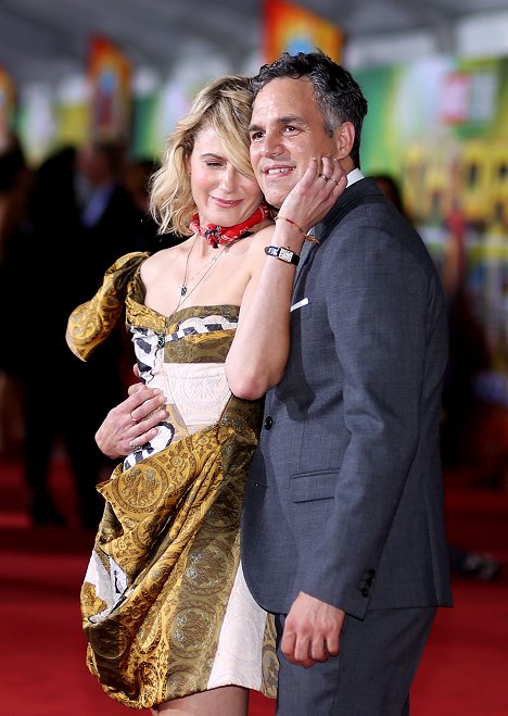 The World Premiere of Marvel Studios' "Thor: Ragnarok" at the El Capitan Theatre on October 10, 2017 in Hollywood, California - Sunrise Coigney, Mark Ruffalo - Thor 3 - Tag der Entscheidung - Veranstaltungen