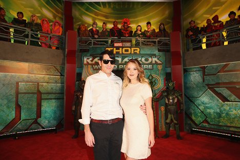The World Premiere of Marvel Studios' "Thor: Ragnarok" at the El Capitan Theatre on October 10, 2017 in Hollywood, California - David Dastmalchian, Evelyn Leigh - Thor: Ragnarok - Z akcií