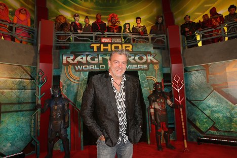 The World Premiere of Marvel Studios' "Thor: Ragnarok" at the El Capitan Theatre on October 10, 2017 in Hollywood, California - Ray Stevenson - Thor: Ragnarok - De eventos
