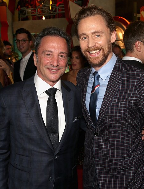 The World Premiere of Marvel Studios' "Thor: Ragnarok" at the El Capitan Theatre on October 10, 2017 in Hollywood, California - Louis D'Esposito, Tom Hiddleston - Thor: Ragnarok - Z akcí