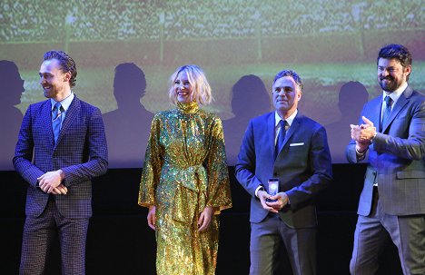The World Premiere of Marvel Studios' "Thor: Ragnarok" at the El Capitan Theatre on October 10, 2017 in Hollywood, California - Tom Hiddleston, Cate Blanchett, Mark Ruffalo, Karl Urban - Thor: Ragnarok - Z akcií