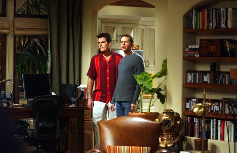 Charlie Sheen, Jon Cryer - Two and a Half Men - An Old Flame with a New Wick - Photos