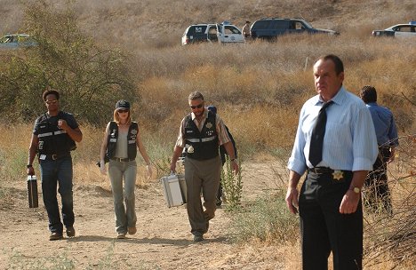 Gary Dourdan, Marg Helgenberger, William Petersen, Paul Guilfoyle - CSI: Crime Scene Investigation - Harvest - Photos