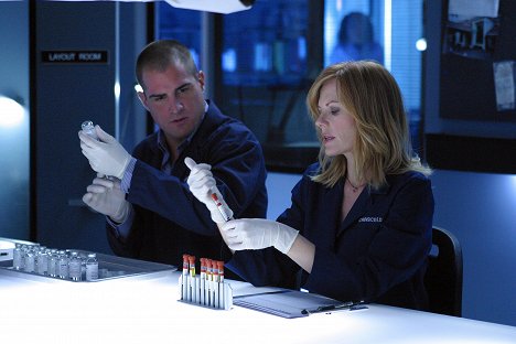 George Eads, Marg Helgenberger - CSI - Den Tätern auf der Spur - Der sterbende Schwan - Filmfotos