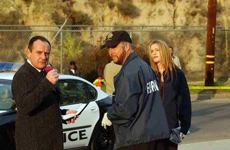Paul Guilfoyle, William Petersen, Louise Lombard - CSI: Crime Scene Investigation - No Humans Involved - Photos