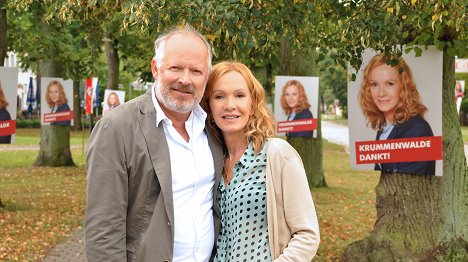 Axel Milberg, Katja Flint - Liebling, lass die Hühner frei - Promo