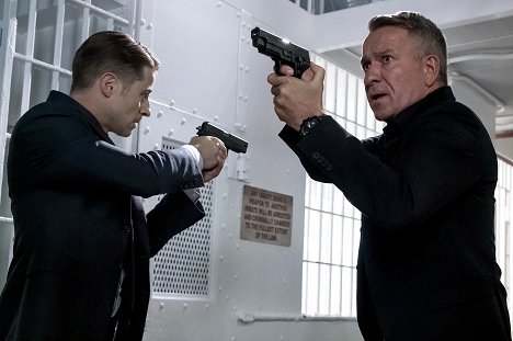 Ben McKenzie, Sean Pertwee - Gotham - The Blade's Path - Photos