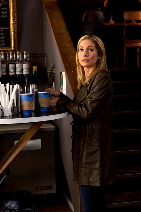 Elizabeth Mitchell - V - Season 2 - Photos