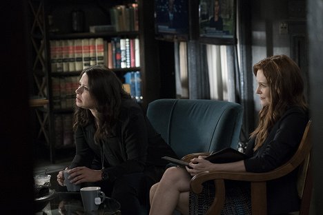 Katie Lowes, Darby Stanchfield - Scandal - Watch Me - Photos