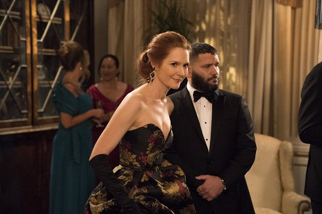Darby Stanchfield, Guillermo Díaz - Scandal - Pressing the Flesh - Photos