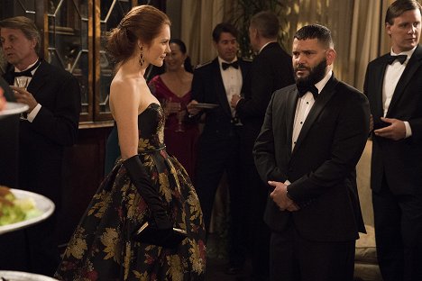 Darby Stanchfield, Guillermo Díaz - Scandal - Pressing the Flesh - Photos
