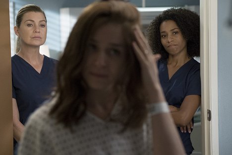 Ellen Pompeo, Kelly McCreary - Grey's Anatomy - Die jungen Ärzte - Aus dem Takt-Gefühl - Filmfotos