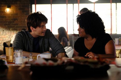 Jason Ritter, Kimberly Hebert Gregory - Kevin (Probably) Saves the World - Pilot - Filmfotos