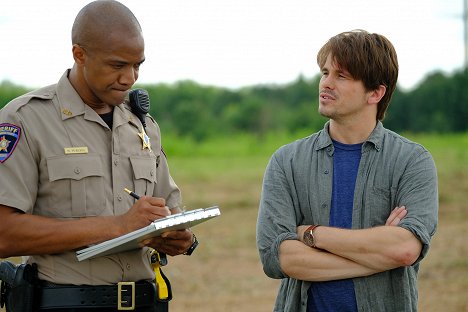 J. August Richards, Jason Ritter - Kevin (Probably) Saves the World - Pilot - Photos