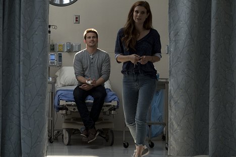 Jason Ritter, JoAnna Garcia Swisher - Kevin (Probably) Saves the World - Listen Up - Z filmu