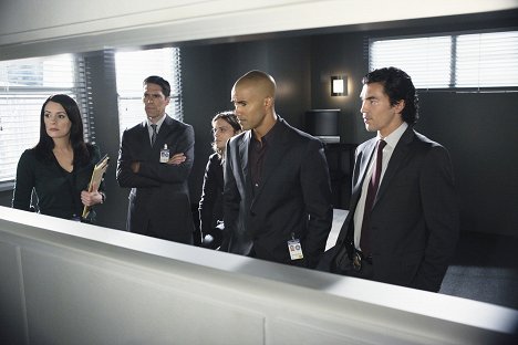 Paget Brewster, Thomas Gibson, Matthew Gray Gubler, Shemar Moore, Ian Anthony Dale