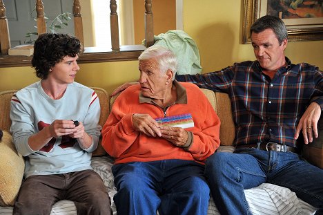 Charlie McDermott, Jerry Van Dyke, Neil Flynn - Taká obyčajná rodinka - Thanksgiving III - Z filmu