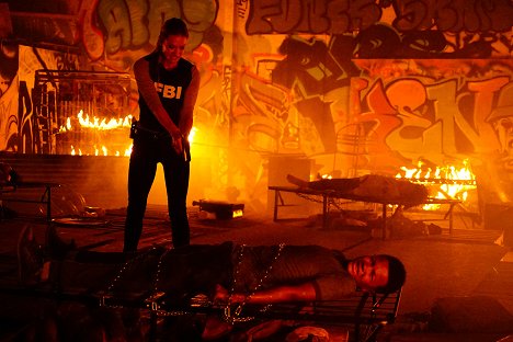 A.J. Cook - Criminal Minds - Der Feuerteufel - Filmfotos