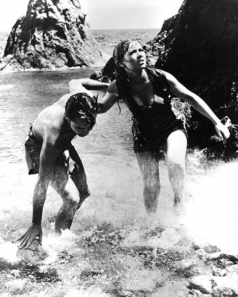 Michael Callan, Beth Rogan - Die geheimnisvolle Insel - Filmfotos