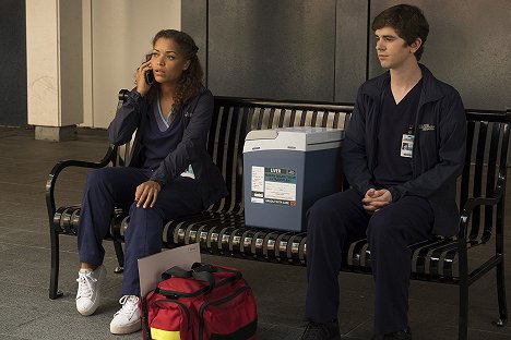 Antonia Thomas, Freddie Highmore - The Good Doctor - Nur ein einziges Glas - Filmfotos