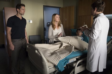 Michael Muhney, Samantha Sloyan, Dylan Kingwell - The Good Doctor - Point Three Percent - Photos