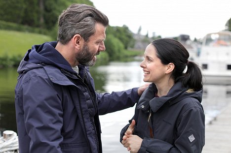 Gray O'Brien, Laura Fraser - Loch Ness - Episode 1 - Z filmu