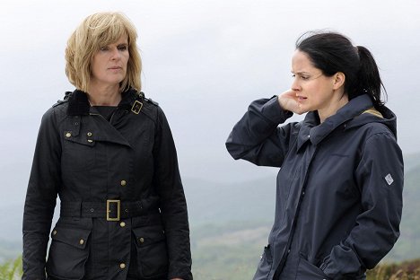 Siobhan Finneran, Laura Fraser - The Loch - Episode 1 - Z filmu