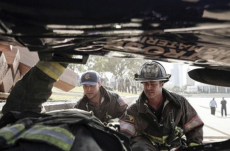 Jesse Spencer, Taylor Kinney - Lángoló Chicago - Ignite on Contact - Filmfotók