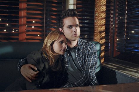 Britt Robertson, Thomas Dekker - The Secret Circle - Photos