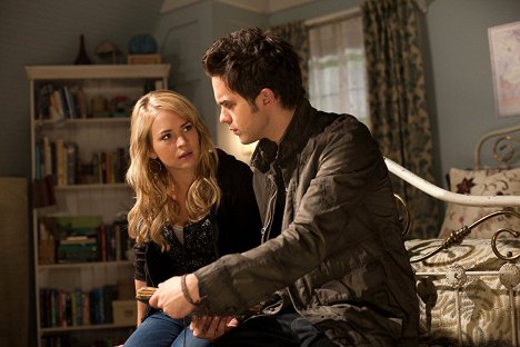 Britt Robertson, Thomas Dekker - The Secret Circle - Filmfotók