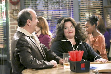 Louis Mustillo, Melissa McCarthy - Mike & Molly - Open Mike Night - Film