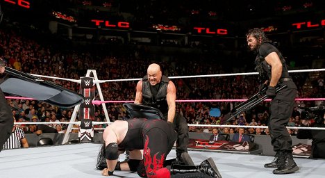 Kurt Angle, Colby Lopez - WWE TLC: Tables, Ladders & Chairs - Filmfotos
