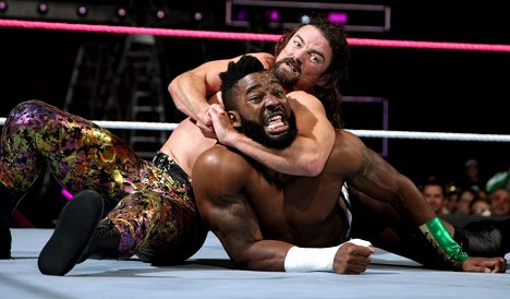 Cederick Johnson, Brian Kendrick - WWE TLC: Tables, Ladders & Chairs - Photos