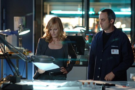 Marg Helgenberger, Wallace Langham - CSI: Crime Scene Investigation - Secrets & Flies - Photos