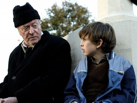 Michael Caine, Bill Milner - Is Anybody There? - Do filme