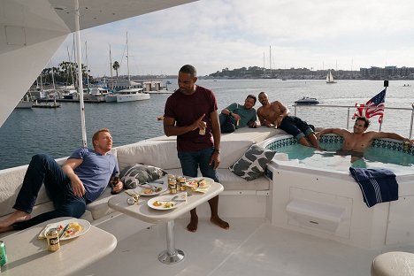 Kevin McKidd, Jason George, Justin Chambers, Jesse Williams, Giacomo Gianniotti - Grey's Anatomy - Come on Down to My Boat, Baby - Photos