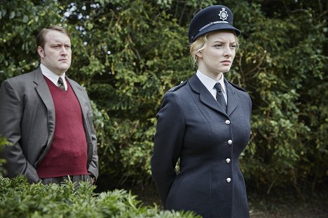 Sean Rigby, Dakota Blue Richards - Endeavour - Prey - De la película