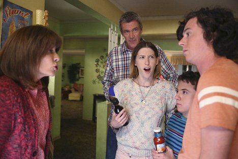 Patricia Heaton, Neil Flynn, Eden Sher, Atticus Shaffer, Charlie McDermott - The Middle - Der harte Kern - Filmfotos