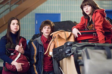 Gia Mantegna, Dyllan Christopher, Quinn Shephard - Unaccompanied Minors - Kuvat elokuvasta