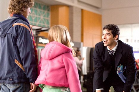 Wilmer Valderrama - Unaccompanied Minors - Photos