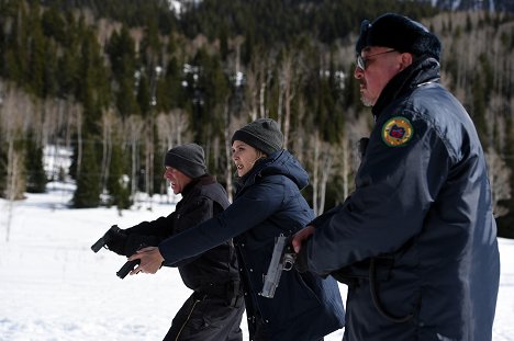 Hugh Dillon, Elizabeth Olsen, Graham Greene - Wind River - Gyilkos nyomon - Filmfotók