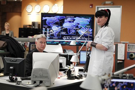 Mark Harmon, Pauley Perrette - NCIS: Naval Criminal Investigative Service - Devil's Triad - Photos