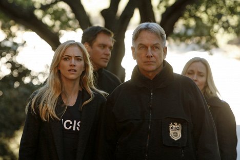 Emily Wickersham, Mark Harmon - Agenci NCIS - Łańcuch zbrodni - Z filmu