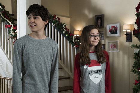 Emjay Anthony, Oona Laurence - A Bad Moms Christmas - Photos